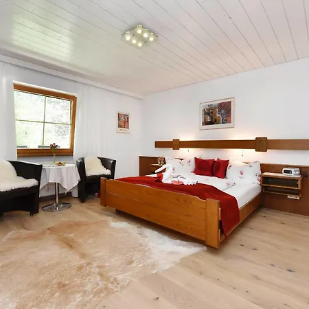 Haus Nannaree Bed & Breakfast 3*